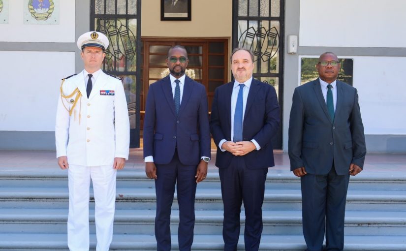 Mozambique’s Defence Minister, Cristóvão Chume, met with the ambassadors of France and Egypt